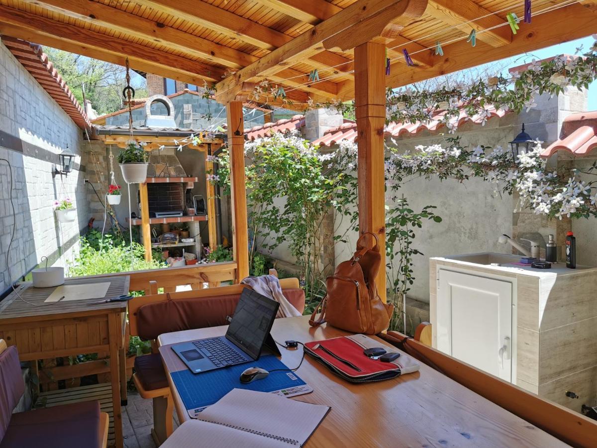 Rose Valley Guest House Kazanlŭk Exterior foto